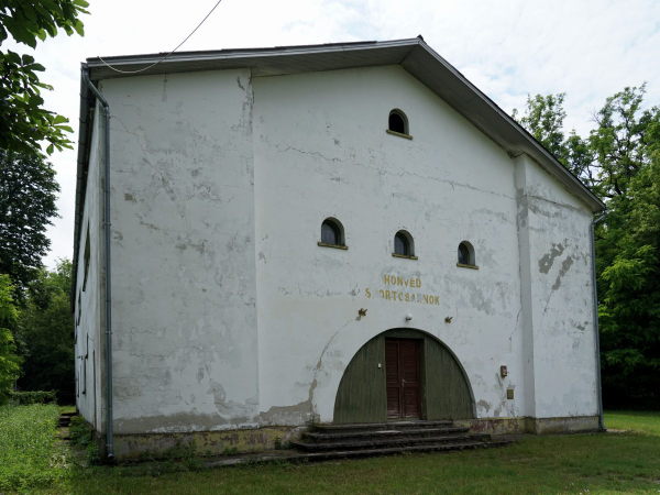 Örkénytábori templom, napkainkban (2023)