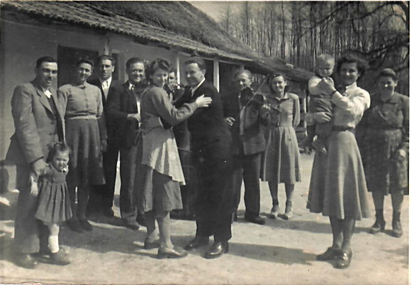 Katona Pál és Ulicska Erzsébet esküvõjének napja (1953. április 12.)