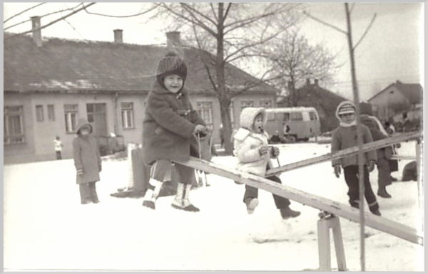 A óvoda udvara az 1970-es években