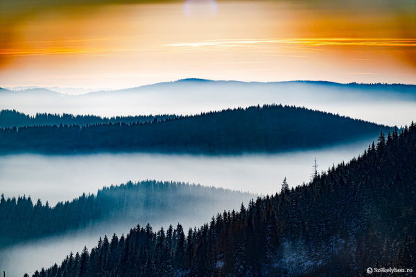 Napfelkelte Gyimesben (fotó: GÁBOS ALBIN - Forrás: Székelyhon.ro