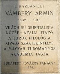 Vámbéry Ármin emléktáblája egykori lakhelyén, a Begrád rkp. 24. szám alatt