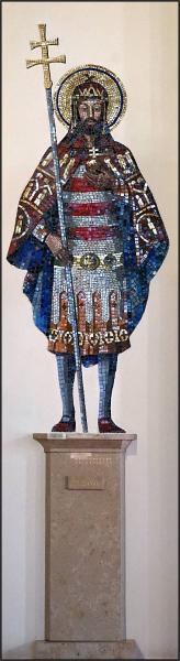 Szent István király mozaikkép a Magyarok Nagyasszonya Római Katolikus Templomban