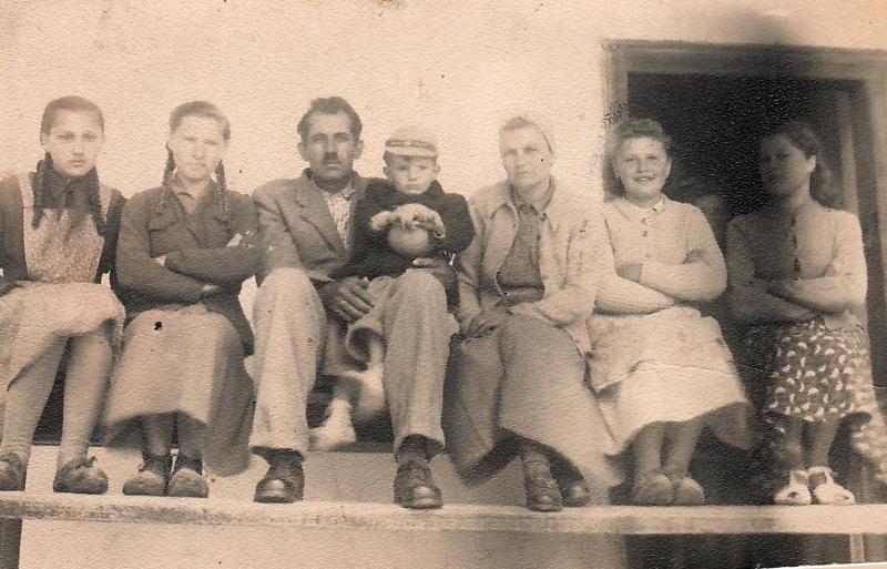 Szobros Iskola udvarán (1952)