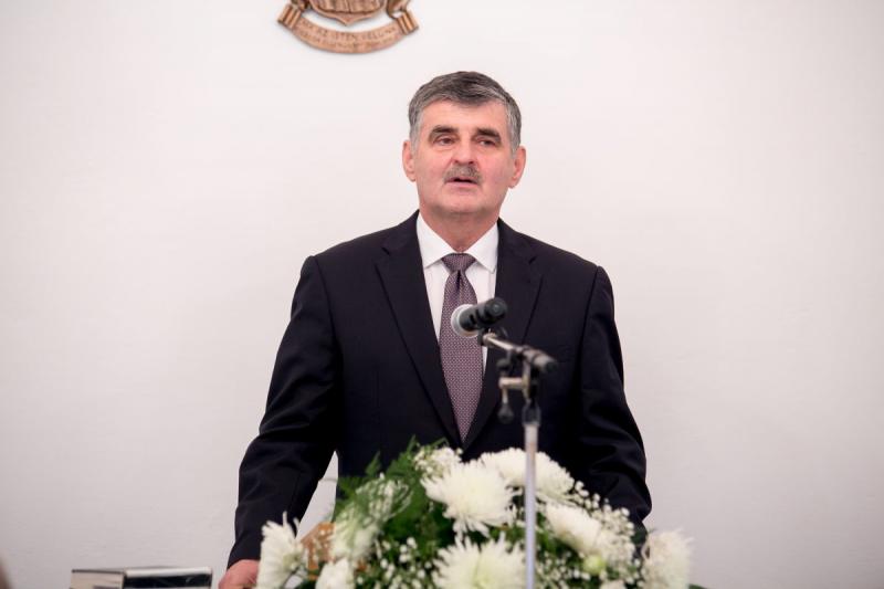 Nemzedéknyi idõ az imaházban