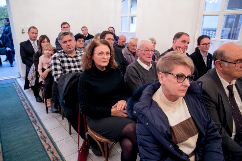 Nemzedéknyi idõ az imaházban