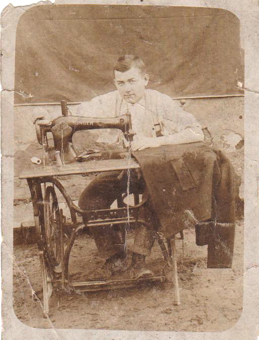 Schenk István szabósegéd felszabadulása elõtti kép (1926)
